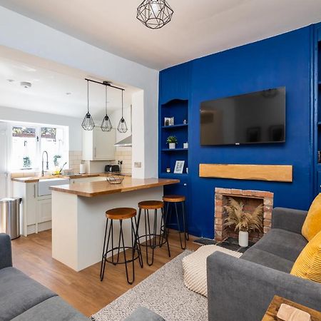 Stylish, Centrally Located Terrace - Pass The Key Йорк Екстериор снимка