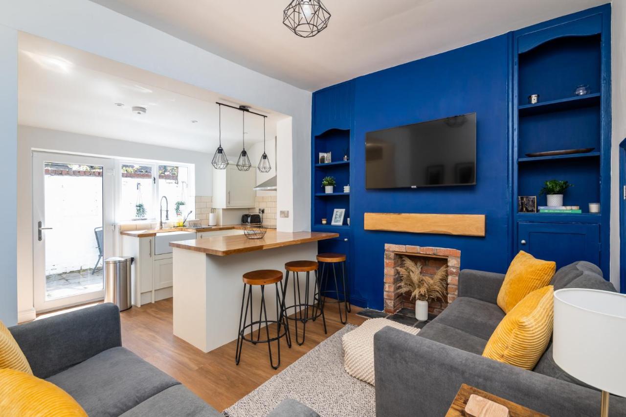 Stylish, Centrally Located Terrace - Pass The Key Йорк Екстериор снимка