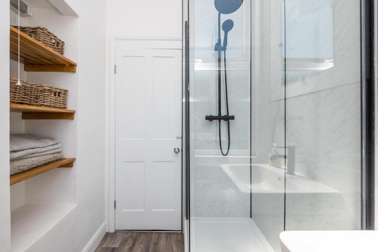 Stylish, Centrally Located Terrace - Pass The Key Йорк Екстериор снимка