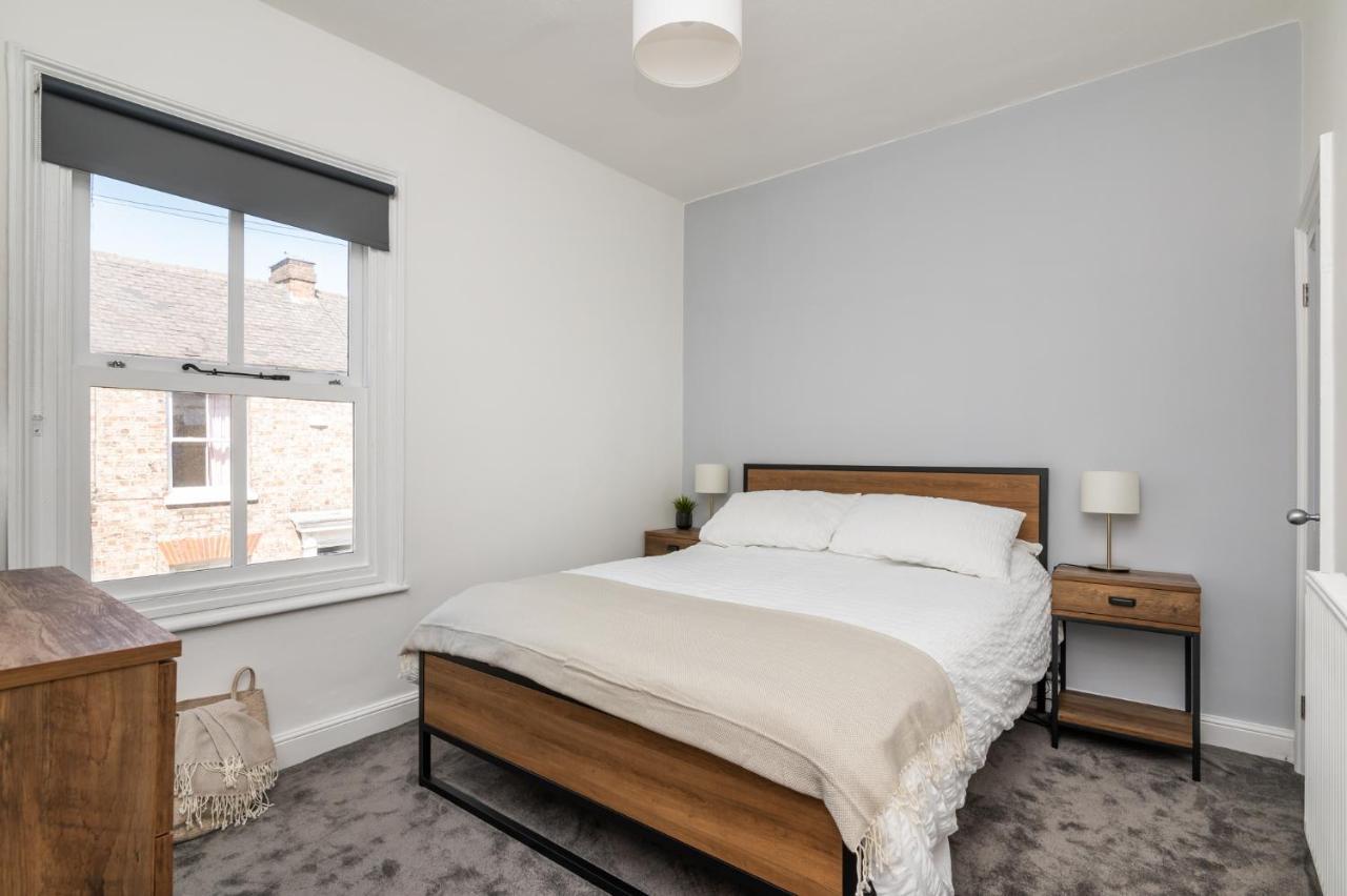 Stylish, Centrally Located Terrace - Pass The Key Йорк Екстериор снимка