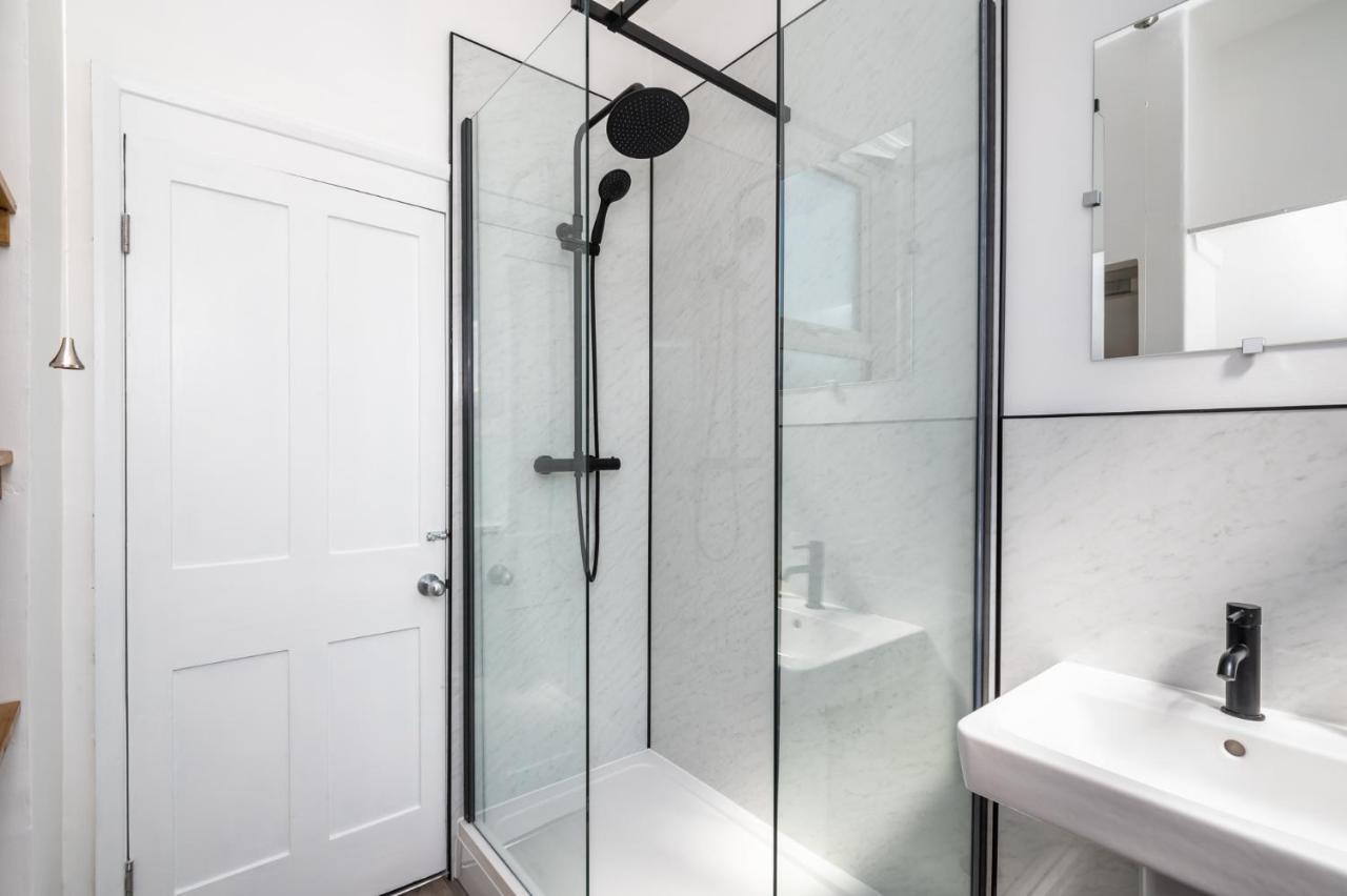 Stylish, Centrally Located Terrace - Pass The Key Йорк Екстериор снимка