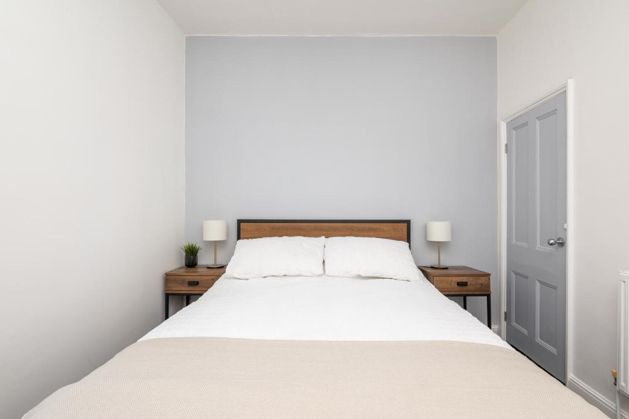 Stylish, Centrally Located Terrace - Pass The Key Йорк Екстериор снимка