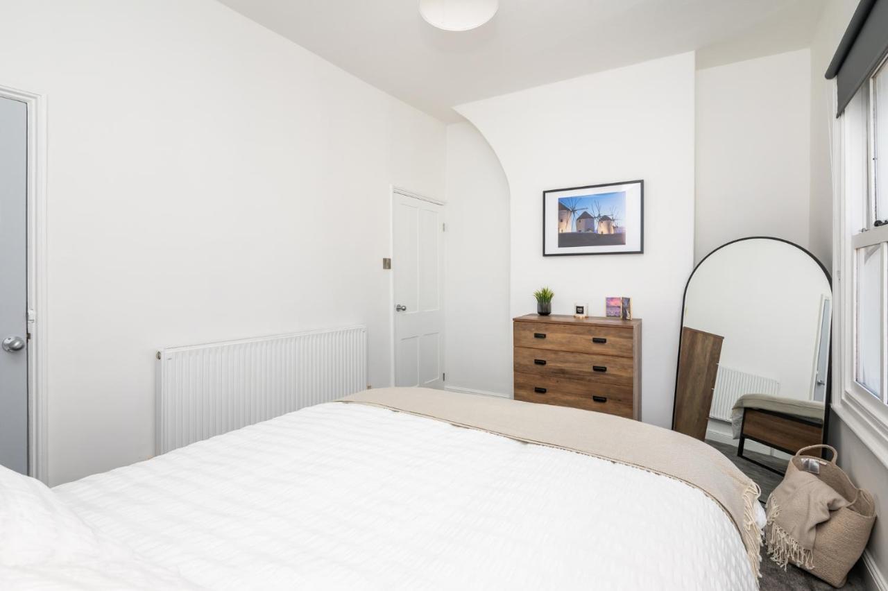 Stylish, Centrally Located Terrace - Pass The Key Йорк Екстериор снимка